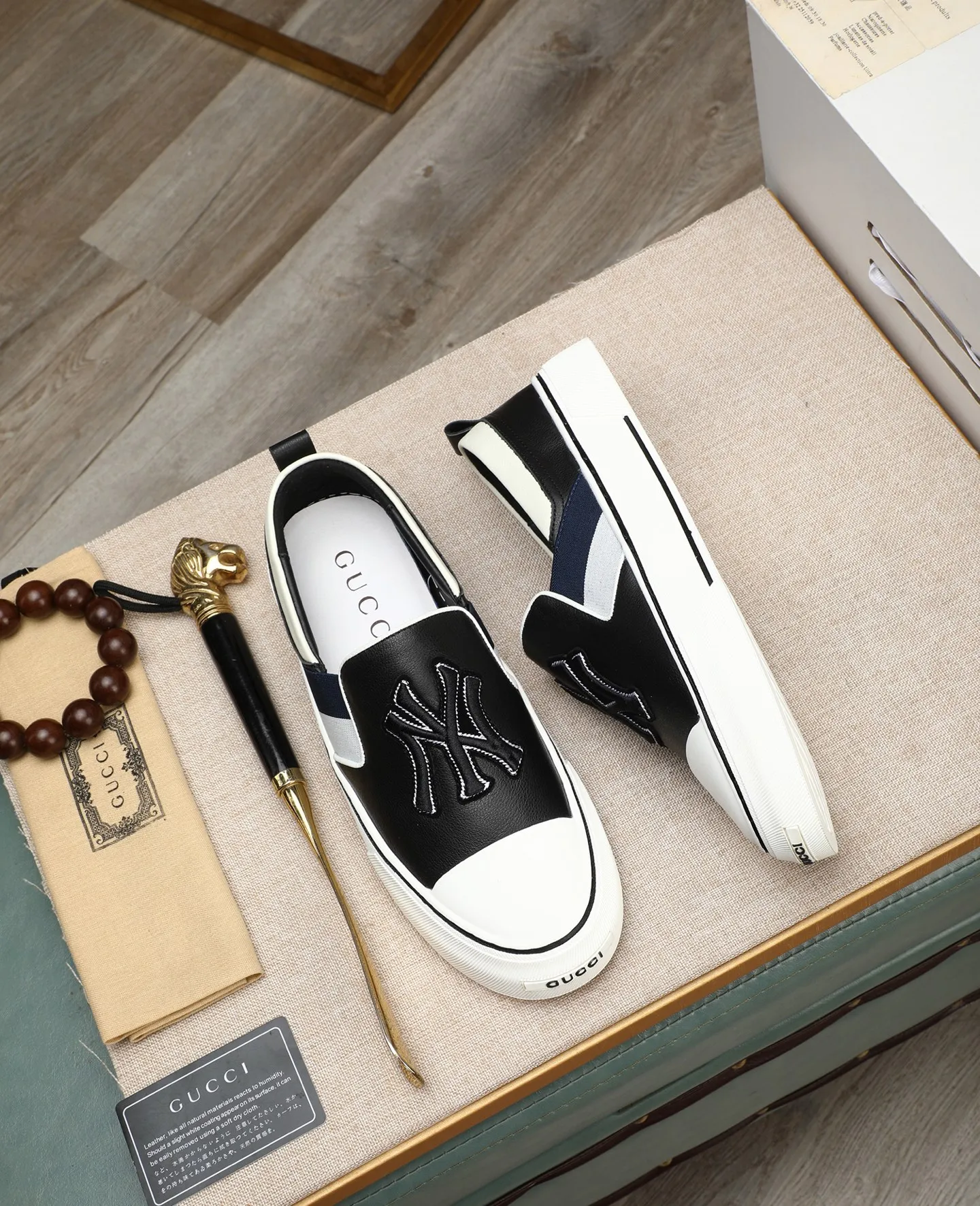 Men's shoes 💰460 GUCCI🔍🔍The latest models are on sale at the same time at the counter. Original calfskin imported from Italy, genuine leather lining, (high-end, extravagant, and classy) with exquisite workmanship. Soles: Original soles specially provided by the original factory. ⚠Exclusive double-layer movable molded soles are super comfortable⚠. Photos of the real thing🎬The real thing is even better🔍🔍"High quality·Follow the order" Code number 38-44